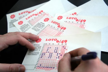 Report de peste 2,1 milioane euro la Loto 6/49
